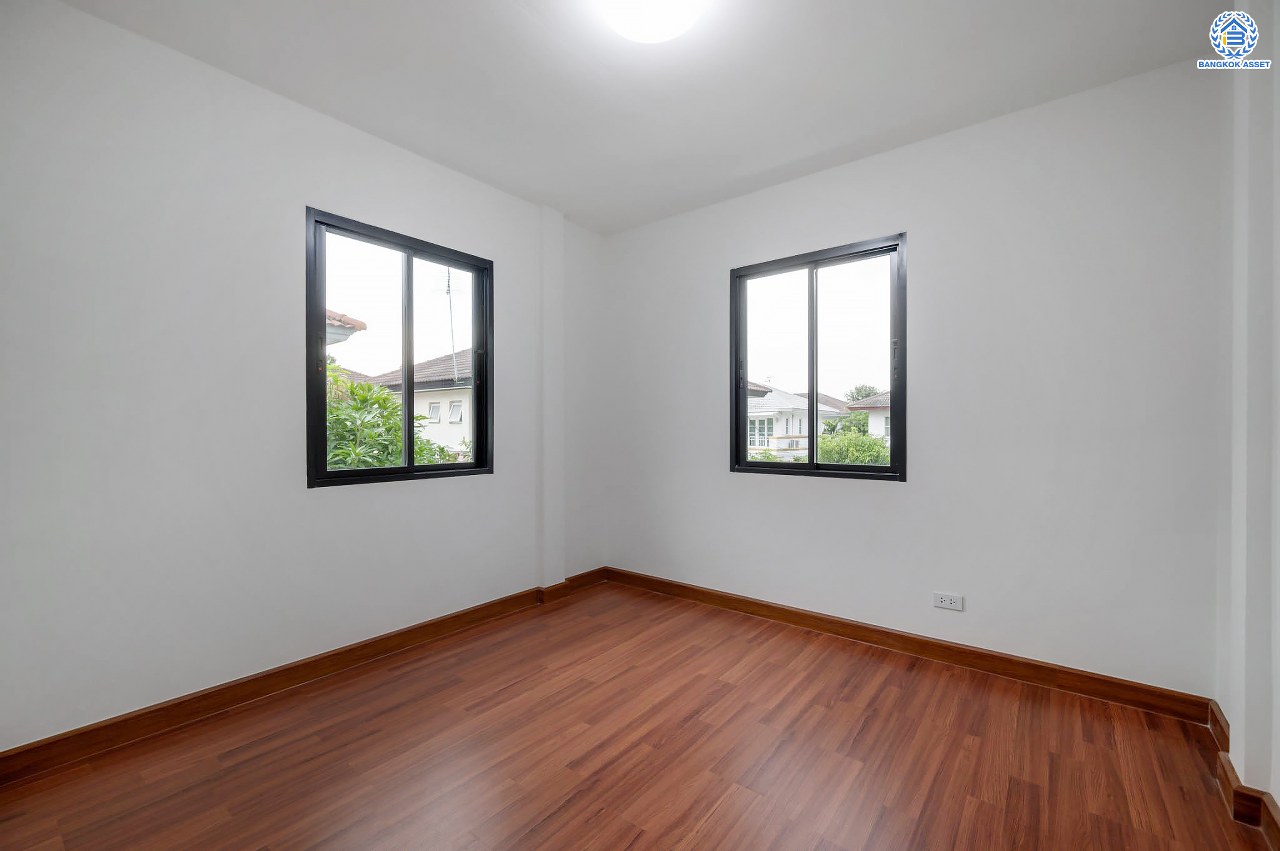 บ้านมือสองตกแต่งใหม่ แบรนด์ L&H โครงการ ชัยพฤกษ์ วัดลาดปลาดุก บนเนื้อที่ 59.5 ตร.ว. พื้นที่ใช้สอยมากถึง 108.5 ตร.ม. ฟังก์ชัน 3 ห้องนอน 2 ห้องน้ำ จอดรถได้ 1 คัน พร้อมพื้นที่ข้างบ้านกว้างตอบโจทย์ทุกการอยู่อาศัย บนทำเลดีที่สุด! ใกล้เซ็นทรัลเวสต์เกต ทางด่วน "กาญจนาภิเษก" และรถไฟฟ้าสายสีม่วง "สถานีคลองบางไผ่" ในราคาสุดคุ้ม